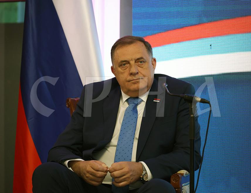BANJA LUKA, APRIL 21 /SRNA/ – SNSD Leader Milorad Dodik says that Republika Srpska cannot accept the West once again determining what its status will be, adding that Srpska would have been lost if it had followed the roadmap set by the West 20 years ago in the form of “EU accession reforms.”