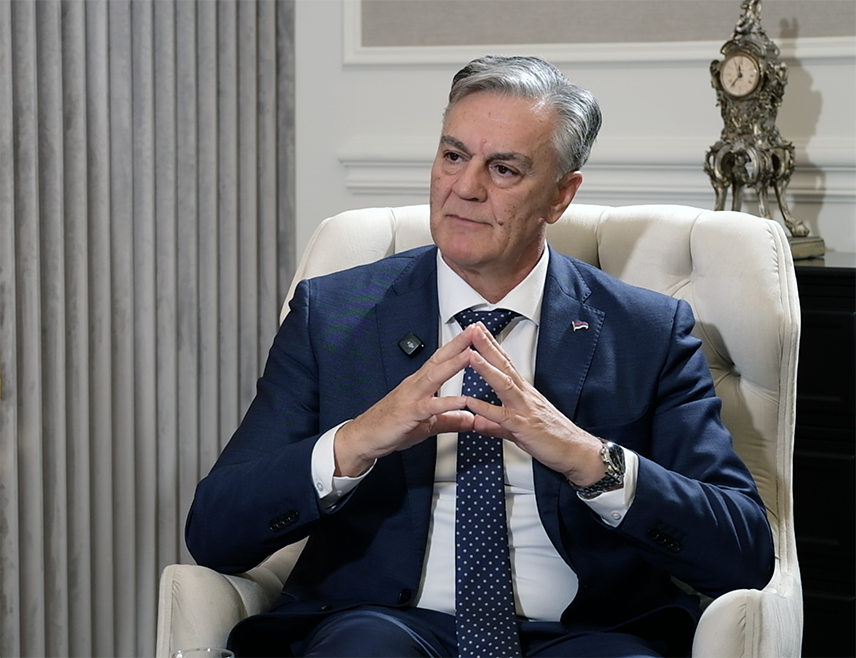 БАЊАЛУКА, 21. АПРИЛА /СРНА/ - Предсједник Републике Српске Синиша Каран изјавио је да Српска на најбољи начин користи своје право на међународне односе и да је идеја водиља руководства Републике интерес народа.