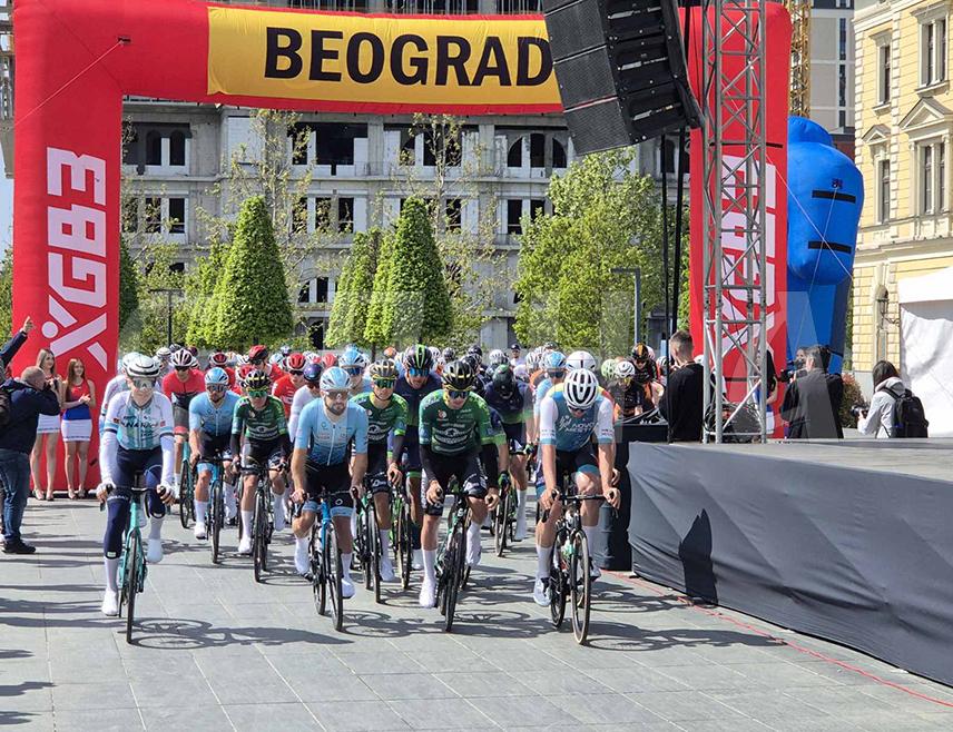 БЕОГРАД, 22. АПРИЛА /СРНА/ - Са Савског трга у Београду данас је стартовала 20. Међународна бициклистичка трка "Београд–Бањалука" у којој се за титулу најбољег бори 140 такмичара из 35 земаља.