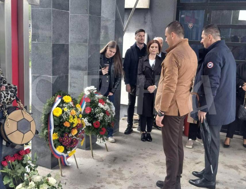 BANJA LUKA, APRIL 22 /SRNA/ – The Day of Missing Serbs of the Sarajevo-Romanija region was marked today by the Organization of Families of Captured and Fallen Soldiers and Missing Civilians of Istočno Sarajevo, drawing attention to the painful fact that the fate of 301 persons of Serb nationality from the areas of Sarajevo and its surroundings, as well as Višegrad and Goražde, remains unresolved.