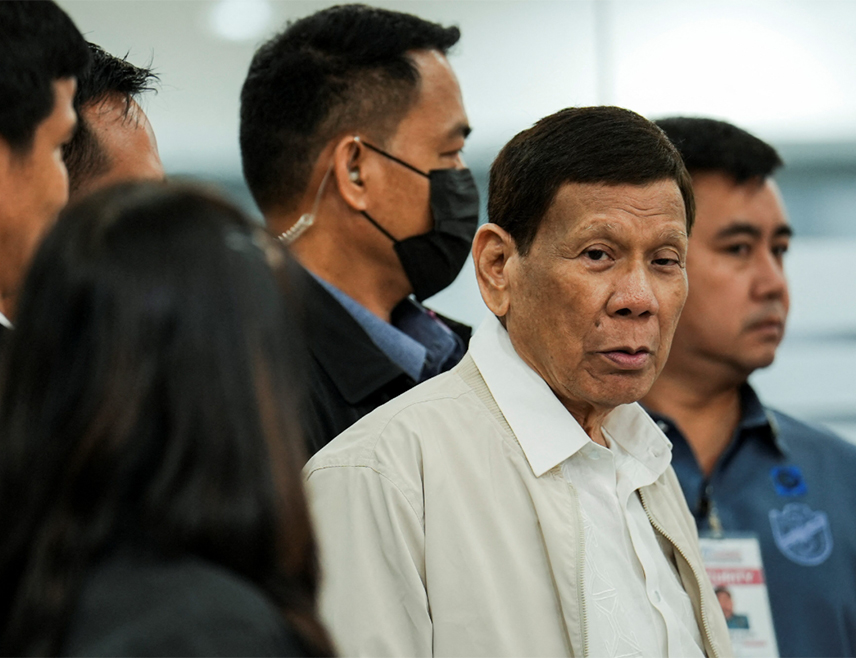 ХАГ, 22. АПРИЛА /СРНА/ - Међународни кривични суд /МКС/ одбио је захтјев за одбацивање поступка против бившег предсједника Филипина Родрига Дутертеа због његове наводне улоге у убиству више десетина људи током борбе против трговине дрогом.