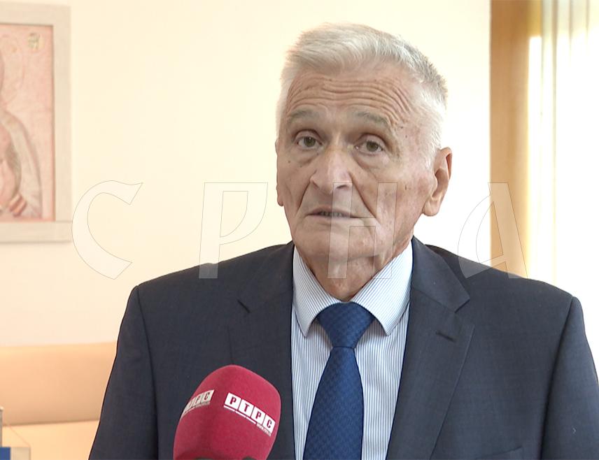 САРАЈЕВО, 22. АПРИЛА /СРНА/ - Још један захтјев  за заказивање хитне сједнице Дома народа Парламентарне скупштине БиХ за 27. април показао је да су делегати опозиције из Републике Српске слијепи путници на броду којим кормилари СДА, изјавио је за Срну замјеник предсједавајућег овог дома Никола Шпирић.