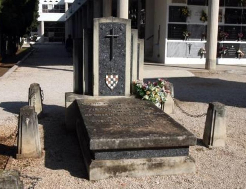 BELGRADE, APRIL 22 /SRNA/ – The director of the Museum of Genocide Victims Bojan Arbutina has stated today that he had received assurances from the Spanish Government representatives that Ustasha symbols would be removed from the grave of one of the greatest criminals of the WWII, Vjekoslav Maks Luburić, who was directly responsible for the deaths of hundreds of thousands of Serbs in the NDH.