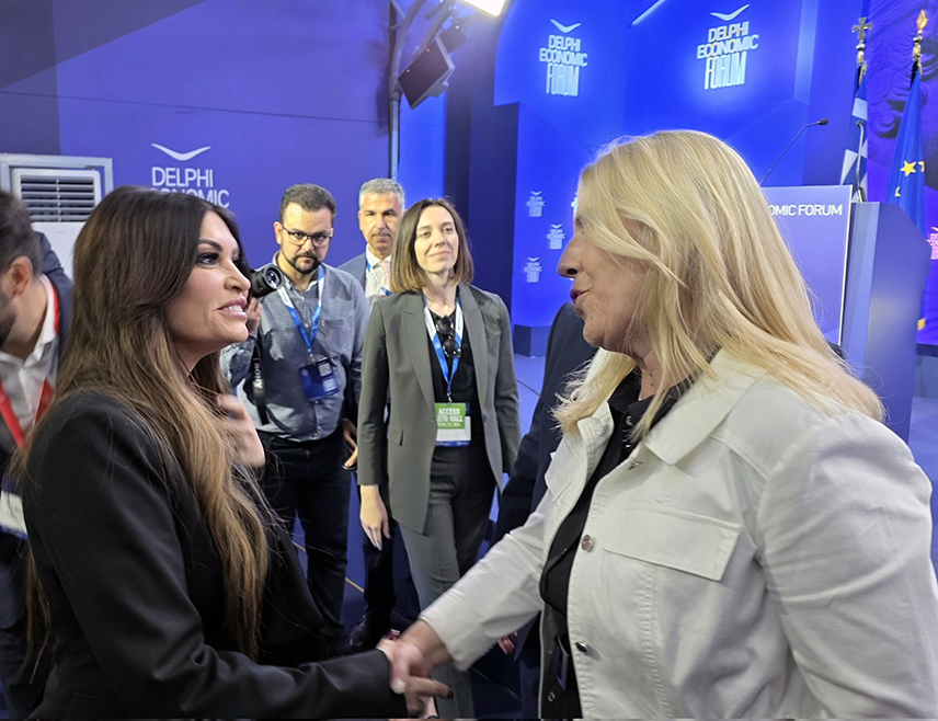 ДЕЛФИ, 22. АПРИЛА /СРНА/ - Српски члан Предсједништва БиХ Жељка Цвијановић сусрела се данас у грчком граду Делфи са америчким амбасадором у Грчкој Кимберли Гилфојл.