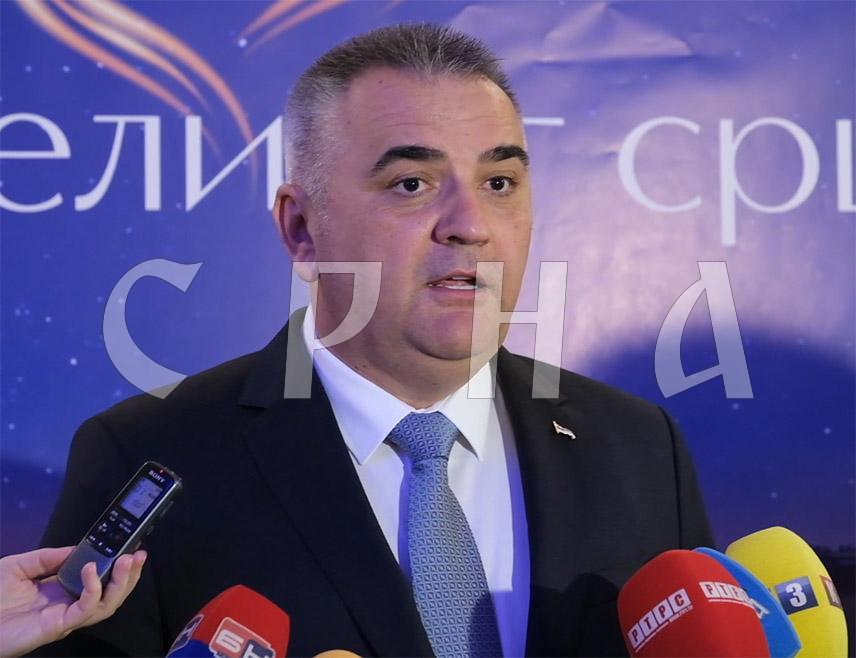 БАЊАЛУКА, 22. АПРИЛА /СРНА/ - Предсједник Владе Републике Српске Саво Минић изјавио је вечерас да ће извршна власт урадити све да Бањалука буде још љепша и да грађани имају боље услове за живот.