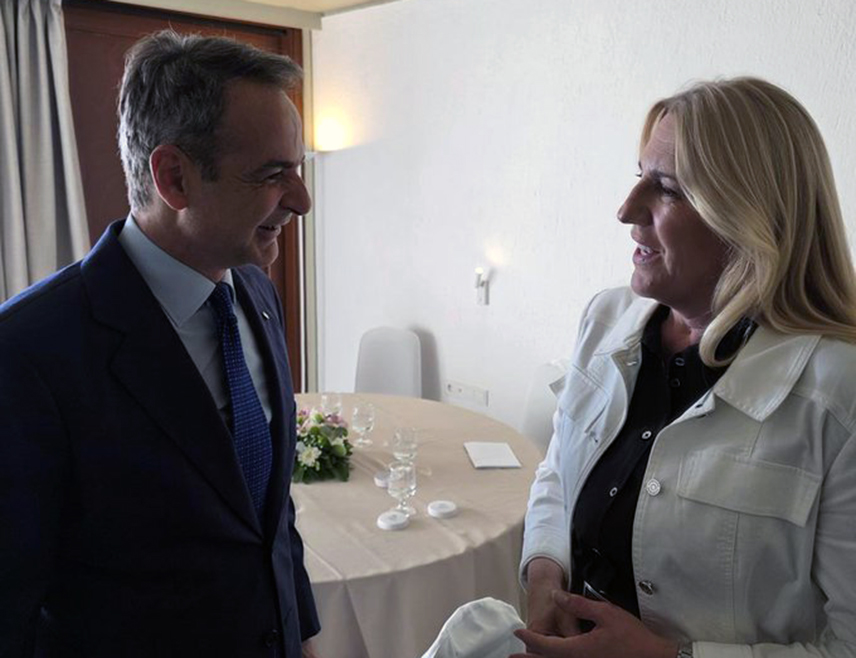 DELPHI, APRIL 22 /SRNA/ – The Serb BiH Presidency member Željka Cvijanović held talks on the sidelines of the Delphi Forum with Greek Prime Minister Kyriakos Mitsotakis about current issues and strengthening cooperation.
