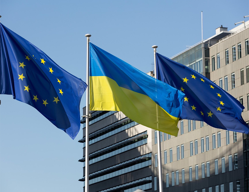 ПАРИЗ, 23. АПРИЛА /СРНА - РИА Новости/ - ЕУ је спремна да од средине маја почне да Украјини исплађује прве транше зајма од 90 милијарди евра, изјавио је француски министар спољних послова Жан-Ноел Баро.