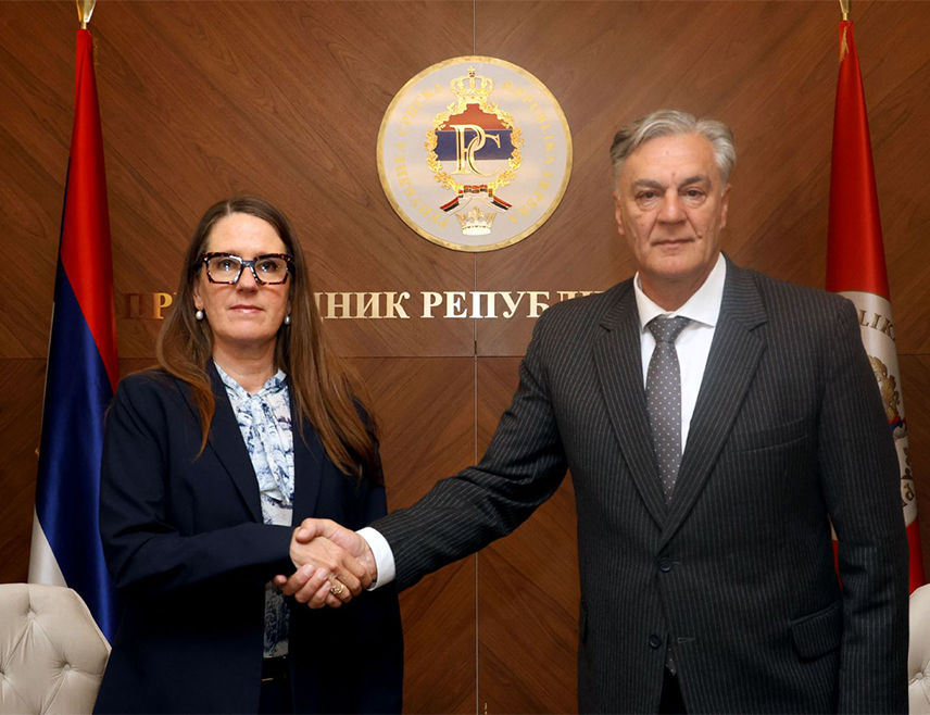 БАЊАЛУКА, 23. АПРИЛА /СРНА/ - Предсједник Републике Српске Синиша Каран истакао је данас на састанку са амбасадором Шведске у БиХ Хелен Лагерлеф да су институције Републике Српске конструктиван партнер усмјерен на сарадњу, те очување мира и стабилности.