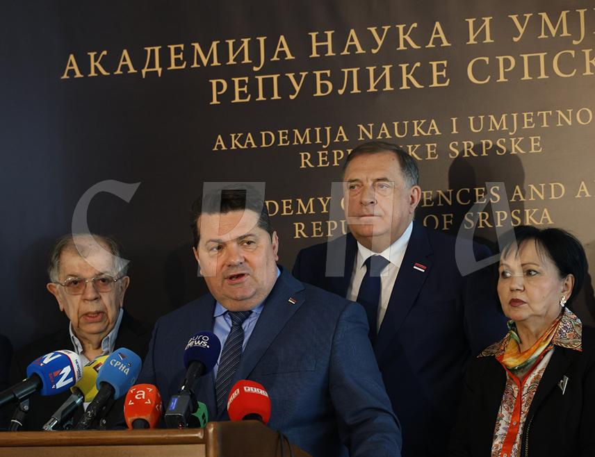 БАЊАЛУКА, 23. АПРИЛА /СРНА/ - Предсједник Народне скупштине Републике Српске Ненад Стевандић рекао је да је садашња генерација политичара Српске успјела искористити нове свјетске околности, прагматизам САД, те направити велики баланс и повратак у међународној сарадњи.