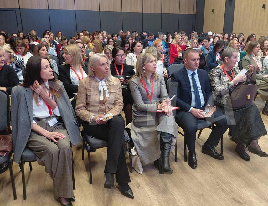 ЈАХОРИНА, 23. АПРИЛА /СРНА/ - Међународни скуп библиотекара, који је окупио око 200 учесника из Руске Федерације, Њемачке, Србије, Црне Горе, Њемачке и Републике Српске свечано је отворен на Јахорини.