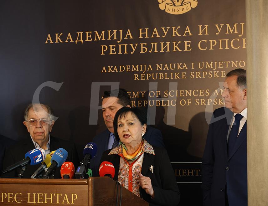 БАЊАЛУКА, 23. АПРИЛА /СРНА/ - Члан Академије наука и умјетности Републике Српске /АНУРС/ Снежана Савић поручила је да Република Српска, по међународним правилима, има право да тражи да се њен став поштује.