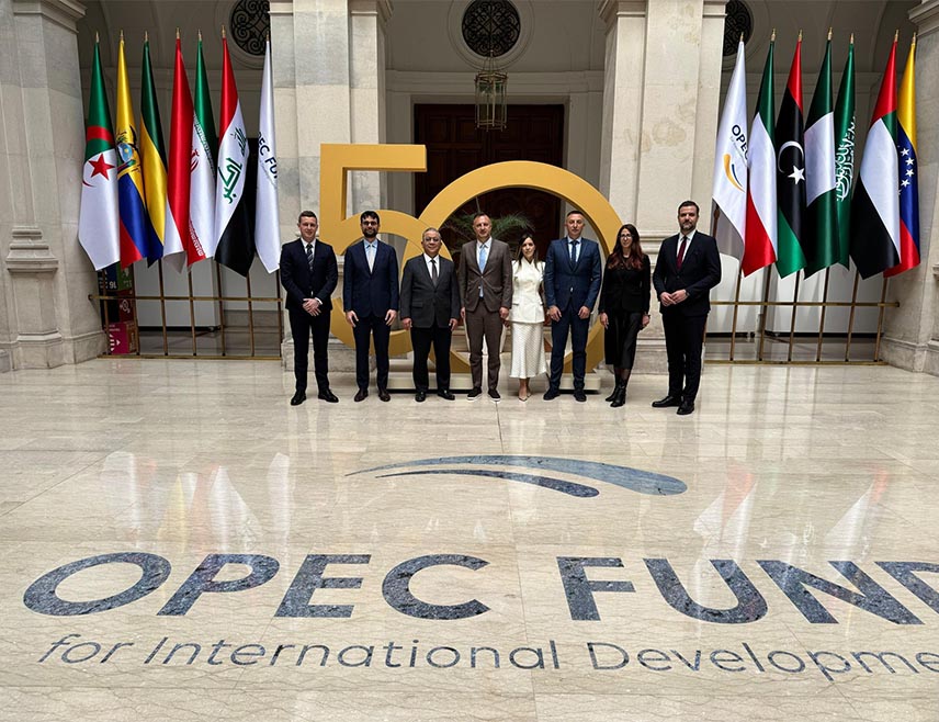 БАЊАЛУКА, 23. АПРИЛА /СРНА/ - Успостављање сарадње са Фондом ОПЕК-а за међународни развој омогућиће предузећима из Републике Српске приступ капиталу по знатно бољим условима, што ће директно допринијети расту инвестиција, запошљавању и економском равоју Српске, изјавио је данас у Бечу вршилац дужности директора Инвестиционо-развојне банке /ИРБ/ Републике Српске Недељко Ћорић.