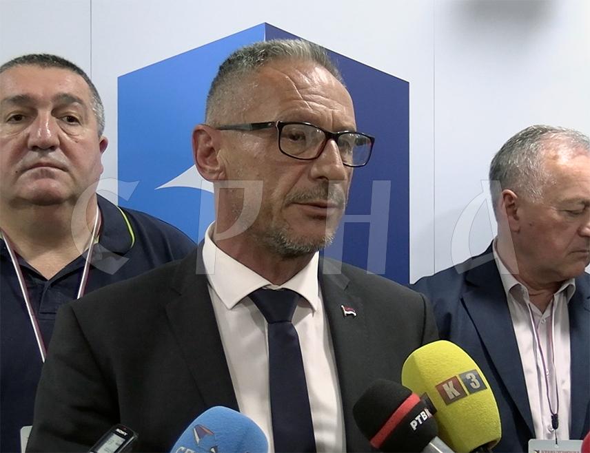 ИСТОЧНО САРАЈЕВО, 23. АПРИЛА /СРНА/ - Министар рада и борачко-инвалидске заштите Републике Српске Радан Остојић поручио је данас да јединство и слога бораца бране Српску и у миру.