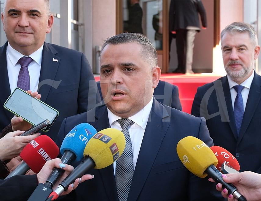 ЛАКТАШИ, 23. АПРИЛА /СРНА/ - Градоначелник Лакташа Мирослав Бојић истакао је да се овај град развија пуним капацитетом, захваљујући подршци републичких институција.