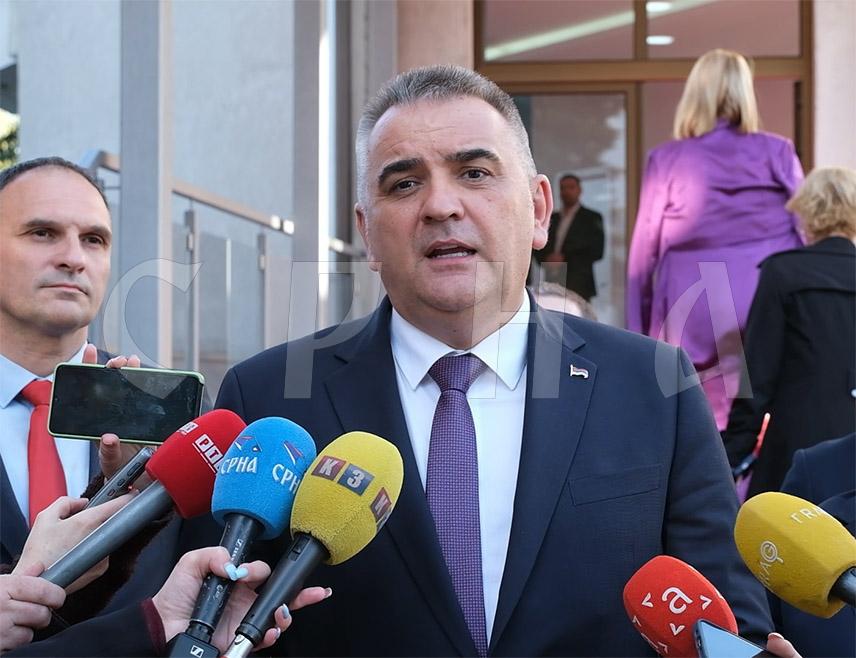 ЛАКТАШИ, 23. АПРИЛА /СРНА/ - Предсједник Владе Републике Српске Саво Минић поручио је у Лакташима да ће овај град, али и остале локалне заједнице у Српској, имати подршку Владе на свом проактивном путу који подразумијева тражење инвеститора и сарадње са институцијама.