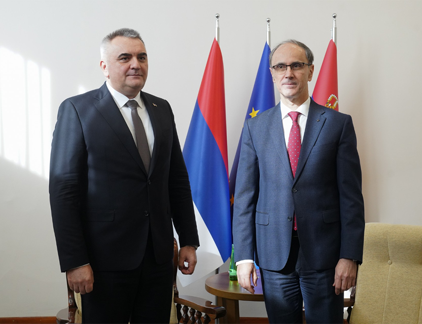 БАЊАЛУКА, 24. АПРИЛА /СРНА/ - Предсједник Владе Републике Српске Саво Минић састаће се данас у Београду са предсједником Владе Србије Ђуром Мацутом.