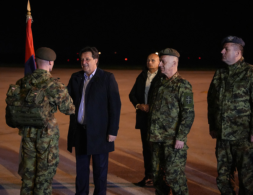 БЕОГРАД, 24. АПРИЛА /СРНА/ - Припадници Војске Србије који су у протеклих осам мјесеци били ангажовани у Мировној операцији УН у Либану – УНИФИЛ стигли су у Србију.