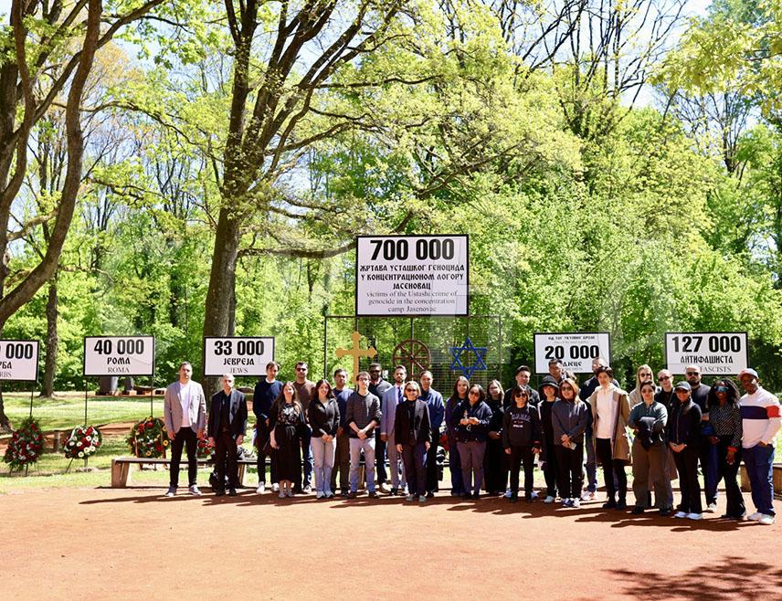 DONJA GRADINA, APRIL 24 /SRNA/ – A group of alumni from the prestigious American universities Harvard and Stanford visited the Donja Gradina Memorial Site today, one of the largest World War II execution sites in the Balkans, where they learned about the atrocities committed there and paid respect to the victims.