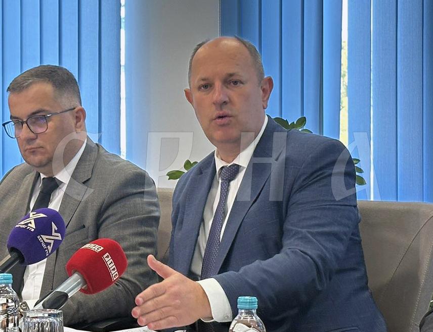 ТРЕБИЊЕ, 24. АПРИЛА /СРНА/ - Изградњом хидроелектрана "Дабар" и "Бистрица" Република Српска ће добити око 700 гигават часова електричне енергије, која ће бити квалитетна и на тржишту ће вриједити више од тржишних цијена енергије у региону, изјавио је данас генерални директор "Електропривреде Републике Српске" Лука Петровић.