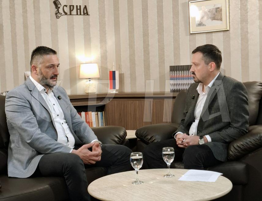 БАЊАЛУКА, 24. АПРИЛА /СРНА/ - Предсједник Скупштине града Бањалука Љубо Нинковић изјавио је Срни да ће покренути иницијативу за одржавање ванредне сједнице Скупштине града о сјечи стабала на обали Врбаса, како би била сагледана укупна ситуација у вези са том темом.