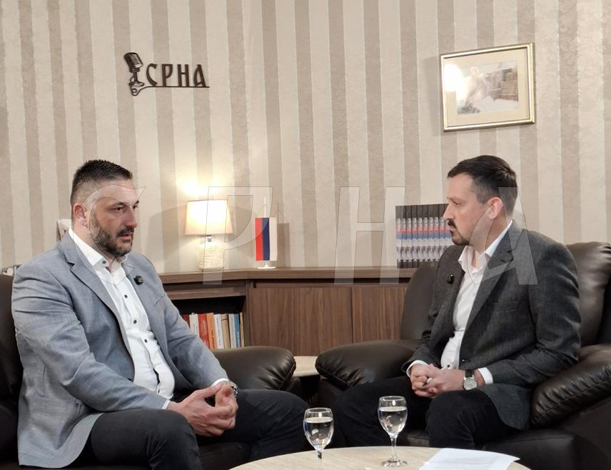 БАЊАЛУКА, 25. АПРИЛА /СРНА/ - Предсједник Скупштине града Бањалука Љубо Нинковић изјавио је Срни да Бањалучани не треба да плаћају паркинг јер, како је навео, тренутна наплата није у складу са законом и одлукама надлежних институција.