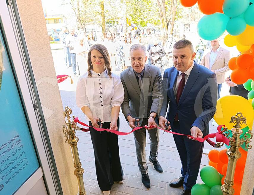 МРКОЊИЋ ГРАД, 24. АПРИЛА /СРНА/ - Влада Републике Српске чини све када је ријеч о развоју туризма у Мркоњић Граду, изјавио је министар трговине и туризма Нед Пуховац.