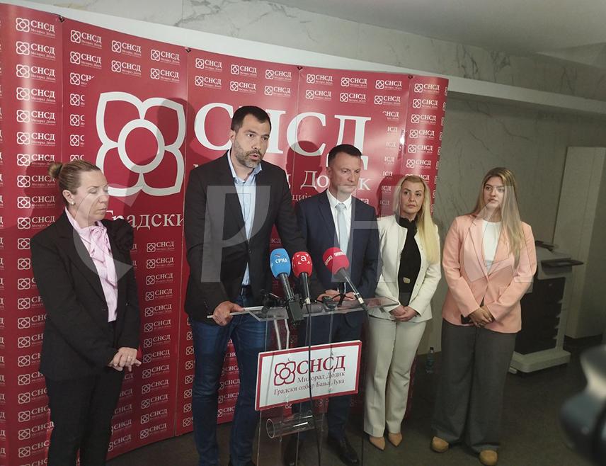 БАЊАЛУКА, 24. АПРИЛА /СРНА/ - Организациони секретар СНСД-а Игор Додик рекао је да је породица, односно будућност дјеце и родитеља, приоритет свих политика СНСД-а.