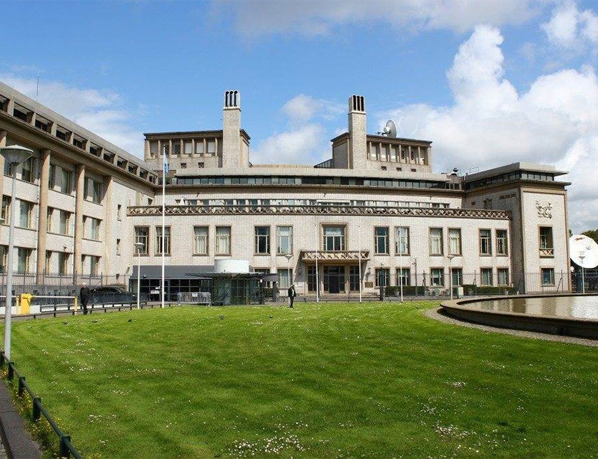 ХАГ, 24. АПРИЛА /СРНА/ - Предсједник Међународног механизма за кривичне судове /ММКС/ Грасијела Гати Сантана доноси одлуке о захтјевима за пријевремено пуштање ради лијечења свих осуђеника што је могуће брже, речено је из прес-службе Механизма на питање Срне да ли ће одобрити лијечење генерала Ратка Младића у Србији.