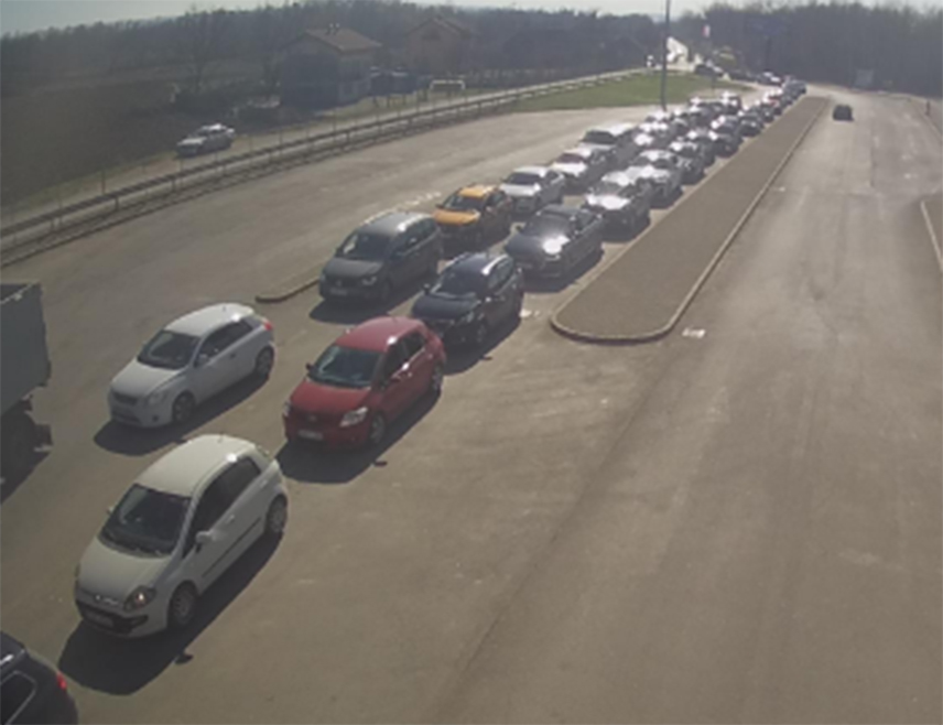 БАЊАЛУКА, 25. АПРИЛА /СРНА/ - На граничним прелазима Доња Градина и Велика Кладуша појачана је фрекевенција возила на улазу у БиХ, док на осталим граничним прелазима задржавања нису дужа од 30 минута, саопштио је Ауто-мото савез /АМС/ Републике Српске.