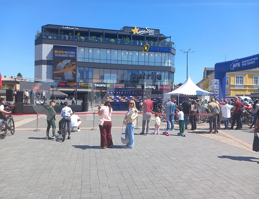 ПРИЈЕДОР, 25. АПРИЛА /СРНА/ - Из Приједора је стартовала завршна етапа Међународне бициклистичке трке "Београд–Бањалука" која ће се данас завршити у Добоју, гдје ће бити свечано проглашње побједника.