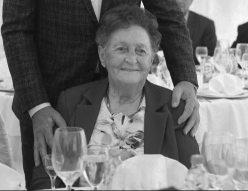 ЛАКТАШИ, 26. АПРИЛА /СРНА/ - Мира Додик, мајка предсједника Милорада Додика, биће сахрањена данас на породичном гробљу у Мрчевцима код Лакташа.