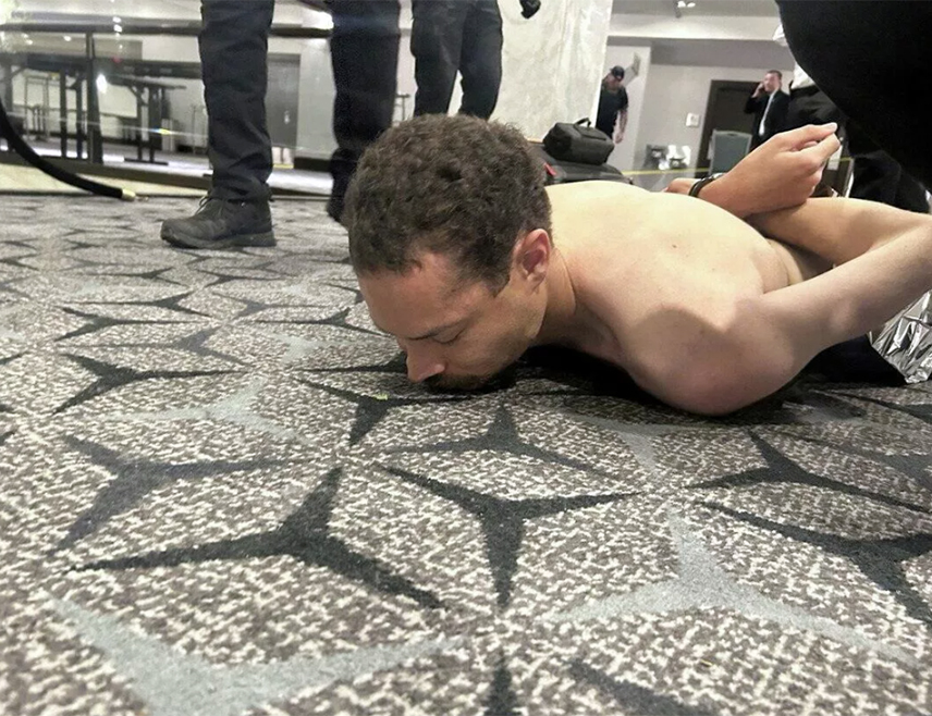 ВАШИНГТОН, 26. АПРИЛА /СРНА/ - Мушкарац који је отворио ватру током вечере Удружења дописника Бијеле куће у хотелу у Вашингтону, рекао је да је желио да пуца на званичнике администрације, објавио је "Си-Би-Ес њуз", позивајући се на два неименована извора.