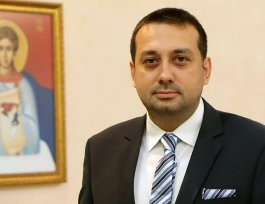 ИСТОЧНО САРАЈЕВО, 27. АПРИЛА /СРНА/ - Српски члан Предсједништва БиХ Жељка Цвијановић стоји уз становнике Гламоча и неће дозволити формирање војног полигона на територији ове општине које је предложило Министарство одбране у Савјету министара, изјавио је шеф Кабинета српског члана Предсједништва Душан Петровић.