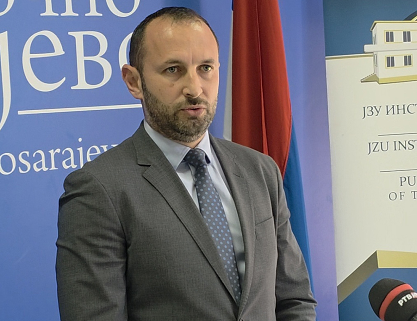 ИСТОЧНО САРАЈЕВО, 27. АПРИЛА /СРНА/ - Институт за јавно здравство Републике Српске набавио је серум против уједа змије чија је количина довољна за двије године, изјавио је директор Института Бојан Ђенић.