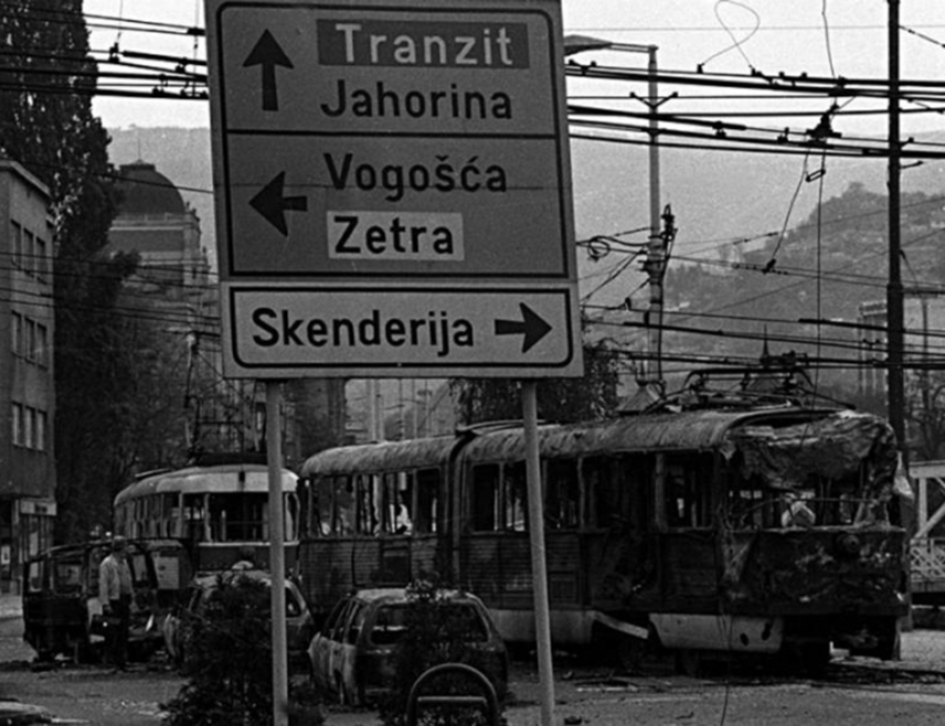 BIJELJINA, APRIL 28 /SRNA/ – Muslim units, which falsely presented themselves as the Territorial Defence of BiH, blocked all Yugoslav People’s Army /JNA/ barracks in Sarajevo on April 29, 1992.