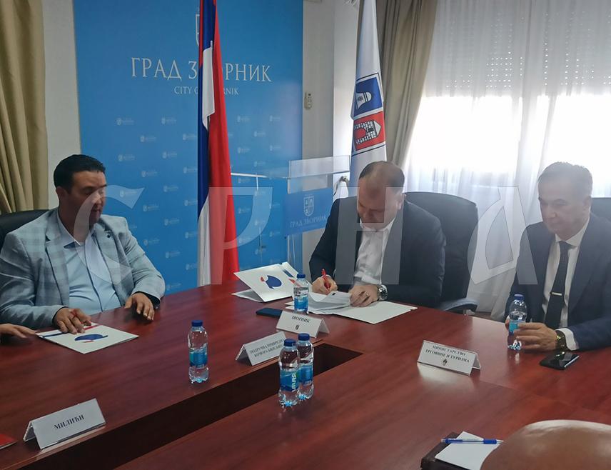 ЗВОРНИК, 28. АПРИЛА /СРНА/ - Представници градова и општина регије Бирач и Подручне привредне коморе Бијељина потписали су данас у Зворнику споразума о сарадњи с циљем обједињавања туристичке понуде.