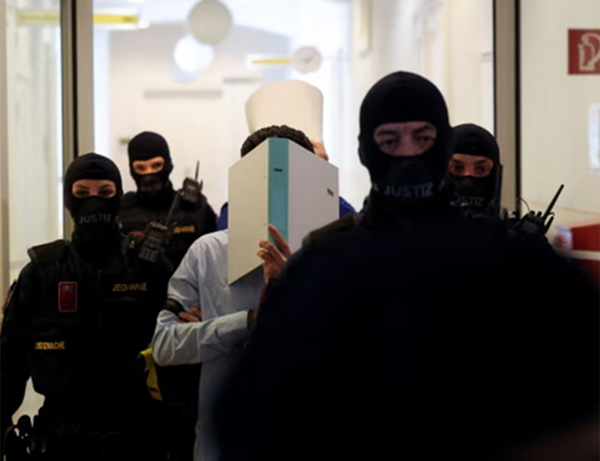 БЕЧ, 28. АПРИЛА /СРНА/ - Мушкарац оптужен да се заклео на вјерност "Исламској држави" и да је планирао напад на концерт америчке пјевачице Тејлор Свифт у Бечу прије готово двије године признао је кривицу на почетку суђења, изјавила је данас његов адвокат Ана Маир.