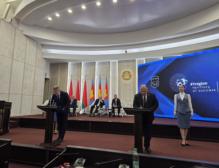 БРЕСТ, 28. АПРИЛА /СРНА/ - Између Министарства здравља и социјалне заштите Републике Српске и Брестског обласног извршног комитета данас је у Бјелорусији потписан меморандум о сарадњи с циљем успостављања институционалне сарадње, унапређења и повећања ефикасности и квалитета лијечења пацијената.