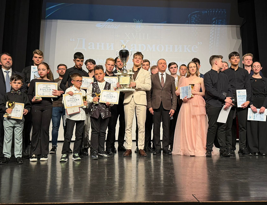 БИЈЕЉИНА, 28. АПРИЛА /СРНА/ - Алекса Бранковић из Србије укупни је побједник Међународног фестивала "Дани хармонике", који је одржан у Бијељини.