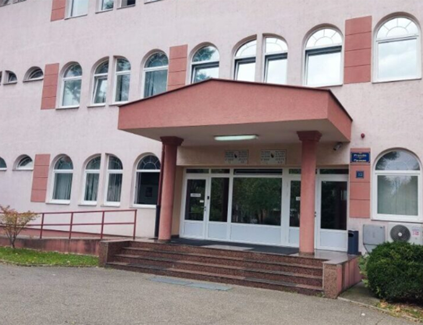 БРЧКО, 28. АПРИЛА /СРНА/ - Основни суд Брчко дистрикта одредио је једномјесечни притвор за три лица ухапшена у акцији "Огањ" осумњичена за више кривичних дјела, а доводе се у везу и са паљењем аутомобила у брчанском насељу Еш.