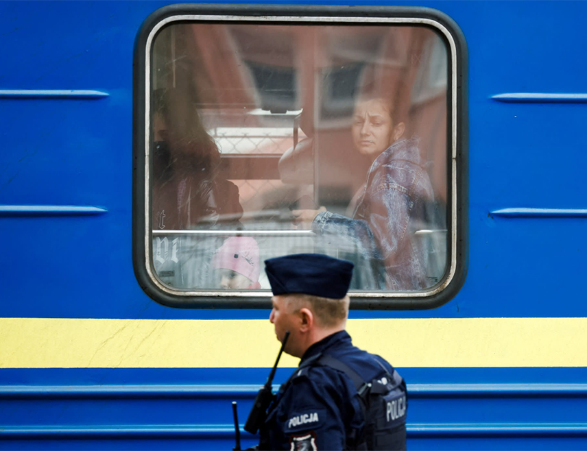 КИЈЕВ, 28. АПРИЛА /СРНА/ - Украјину је у посљедњих осам мјесеци напустило око 700.000 младих људи доби од 18 до 23 године, изјавио је посланик у украјинском парламенту Дмитриј Разумков.