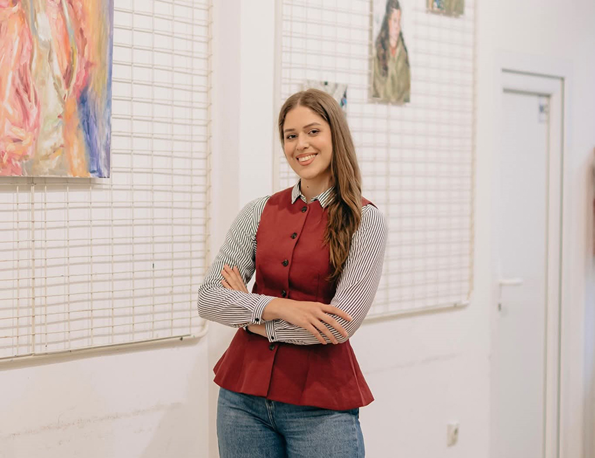 БАЊАЛУКА, 29. АПРИЛА /СРНА/ - У Бањалуци је отворена прва самостална изложба радова Српчанке Милице Врховац под називом "Лице блискости" чију поставку чине углавном портрети сликани техником уља на платну.