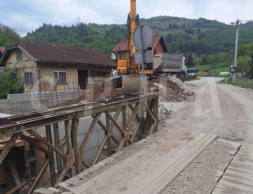 КОТОР ВАРОШ, 29. АПРИЛА /СРНА/ - Мост "Шипраге два" у општини Котор Варош за саобраћај ће бити отворен најкасније за 45 дана, најавио је вршилац дужности директора "Путева Републике Српске" Мирослав Јанковић.