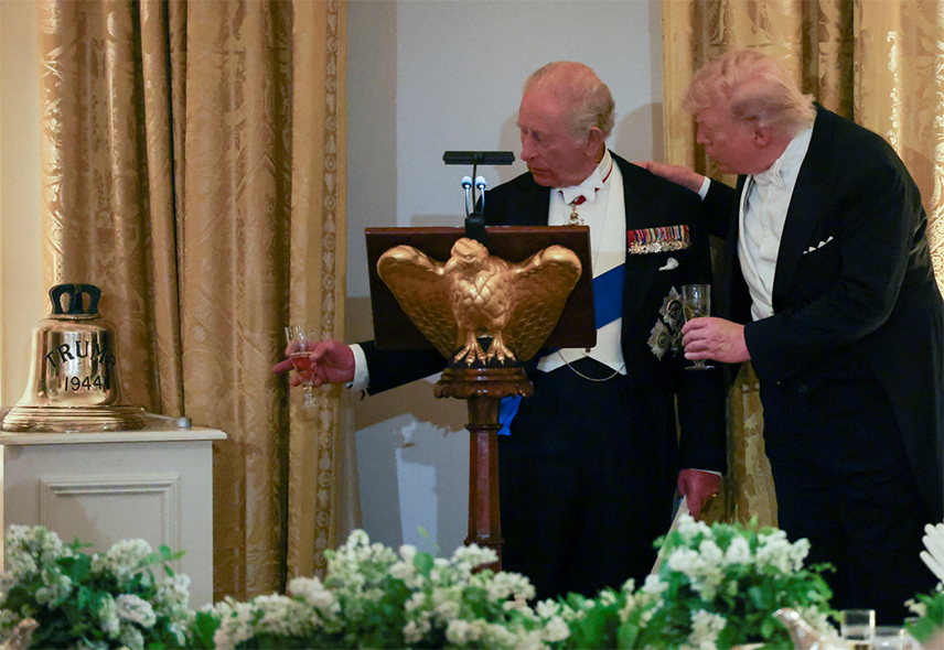 ВАШИНГТОН, 29. АПРИЛА /СРНА - РИА Новости/ - Краљ Велике Британије Чарлс Трећи поклонио је предсједнику САД Доналду Трампу оригинално звоно са британске подморнице "Трамп", која је кориштена током Другог свјетског рата.