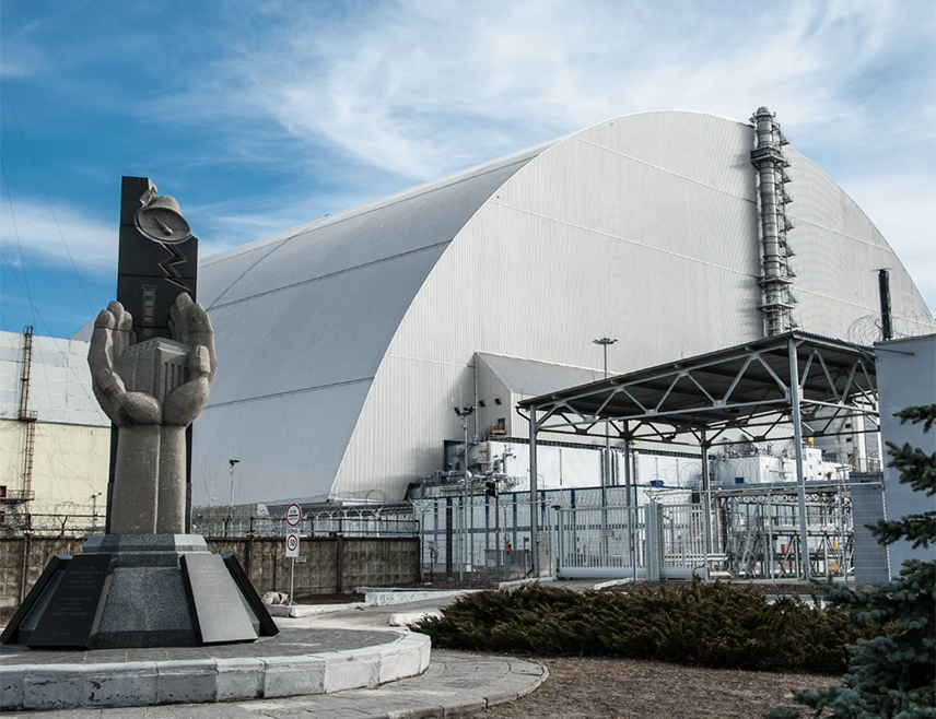 КИЈЕВ, 29. АПРИЛА /СРНА-Ројтерс/ - Сједињене Америчке Државе ће дати 100 милиона долара за поправку куполе за заштиту од зрачења у електрани Чернобиљ, на сјеверу Украјине, изјавио је украјински министар енергетике Денис Шмихаљ.