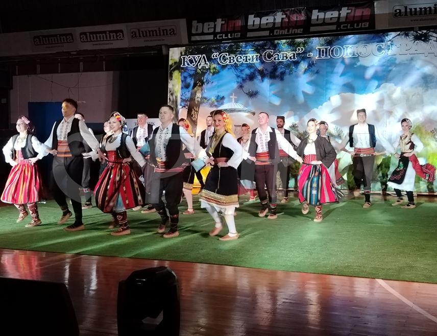 ЗВОРНИК, 1. МАЈА /СРНА/ - Чланови Културно-умјетничког друштва /КУД/ "Свети Сава" из Зворника одржали су традиционални годишњи концерт на којем је наступило око 300 учесника, од школе фолклора до извођачког ансамбла и вокалних солиста.