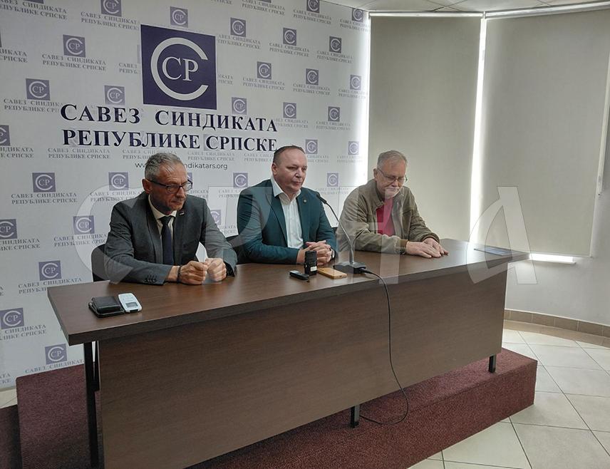 БАЊАЛУКА, 1. МАЈА /СРНА/ - Министар рада и борачко-инвалидске заштите Републике Српске Радан Остојић рекао је да треба унаприједити права радника да би остали у Српској и кроз социјални дијалог треба пронаћи адекватна рјешења да би се унаприједио систем привреде и економије.