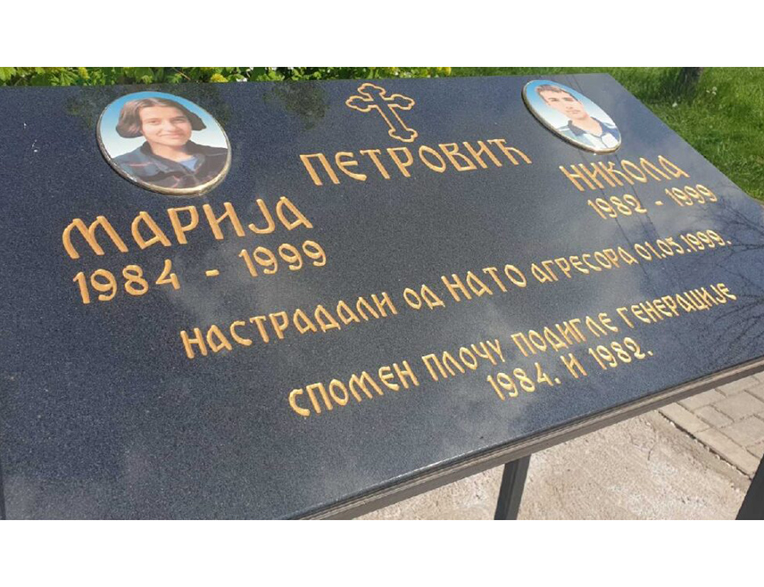 ГРАЧАНИЦА, 1. МАЈА /СРНА/ - На гробљу у Грачаници служен је парастос Марији и Николи Петровић, сестри и брату и њиховој баби Смиљани, који су убијени  прије 27 година у НАТО бомбардовању аутобуса "Ниш експреса" у Лужану код Подујева, када су погинула 44 лица.