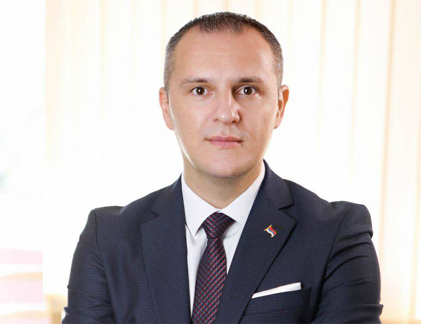 БАЊАЛУКА, 2. МАЈА /СРНА/ - Измјенама и допунама Закона о остваривању права на бесплатну правну помоћ у Републици Српској предвиђено је проширење правних основа за одобравања ове помоћи и биће јој олакшан приступ, изјавио је Срни директор Центра за пружање бесплатне правне помоћи Српске Милан Ђурановић.