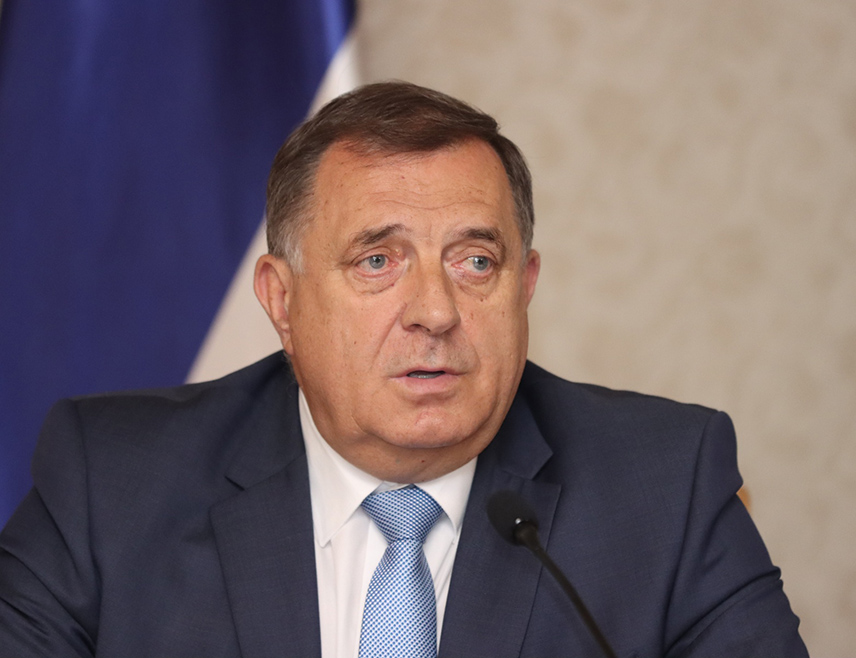 БАЊАЛУКА, 3. МАЈА /СРНА/ - Предсједник Милорад Додик изјавио је да Република Српска увијек прихвата договор али не прихвата наметање и туторство било кога.